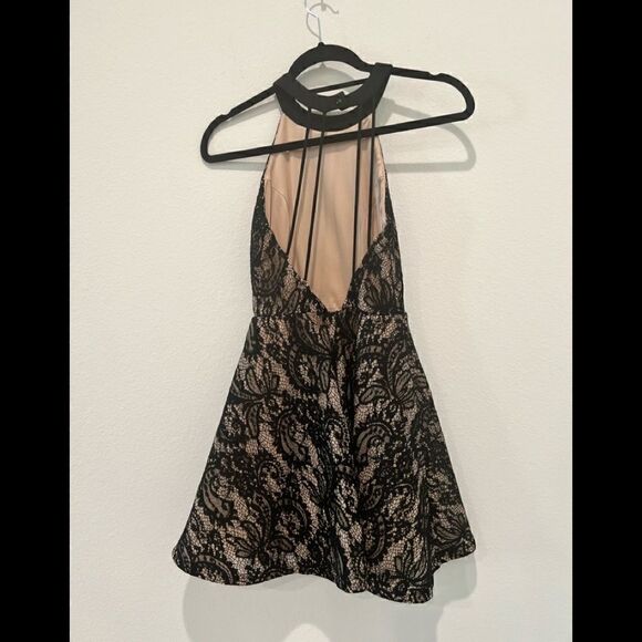 Windsor Black/Beige Lace Evening Dress - Picture 4 of 6